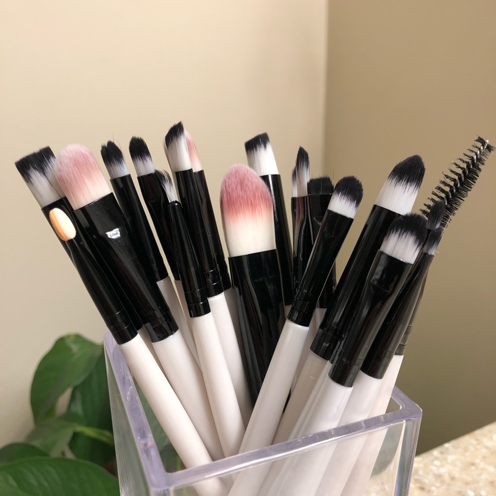 White Makeup Brush Set 20 Pcs